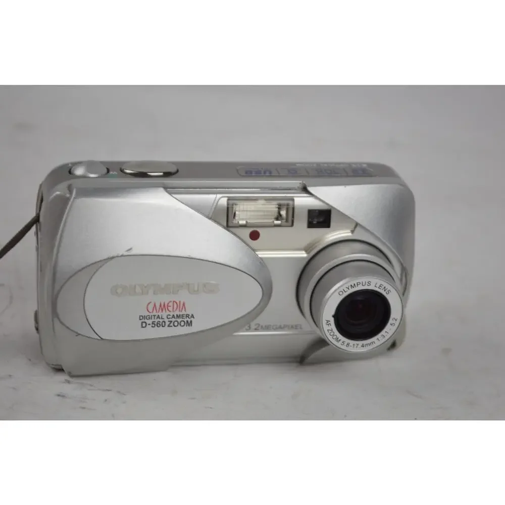 Olympus Camedia D-560 Zoom 3.2MP Digital Camera w/ 16MB xD Card Tested Works